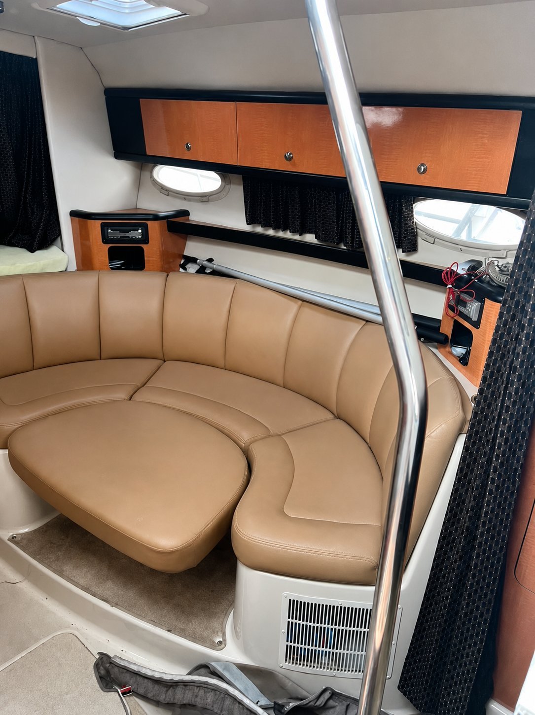 Chaparral 310 cabin seating
