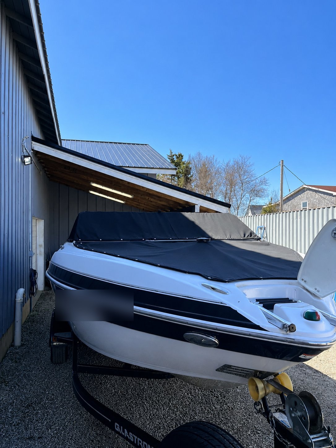Glastron GLS 215 bow rider, side profile