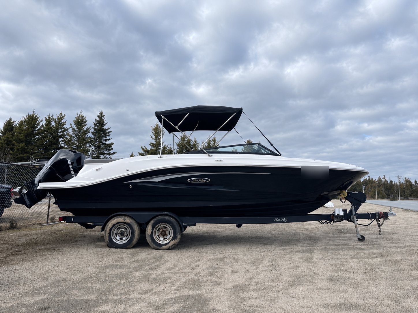 Sea Ray SPX 230 side profile on trailer
