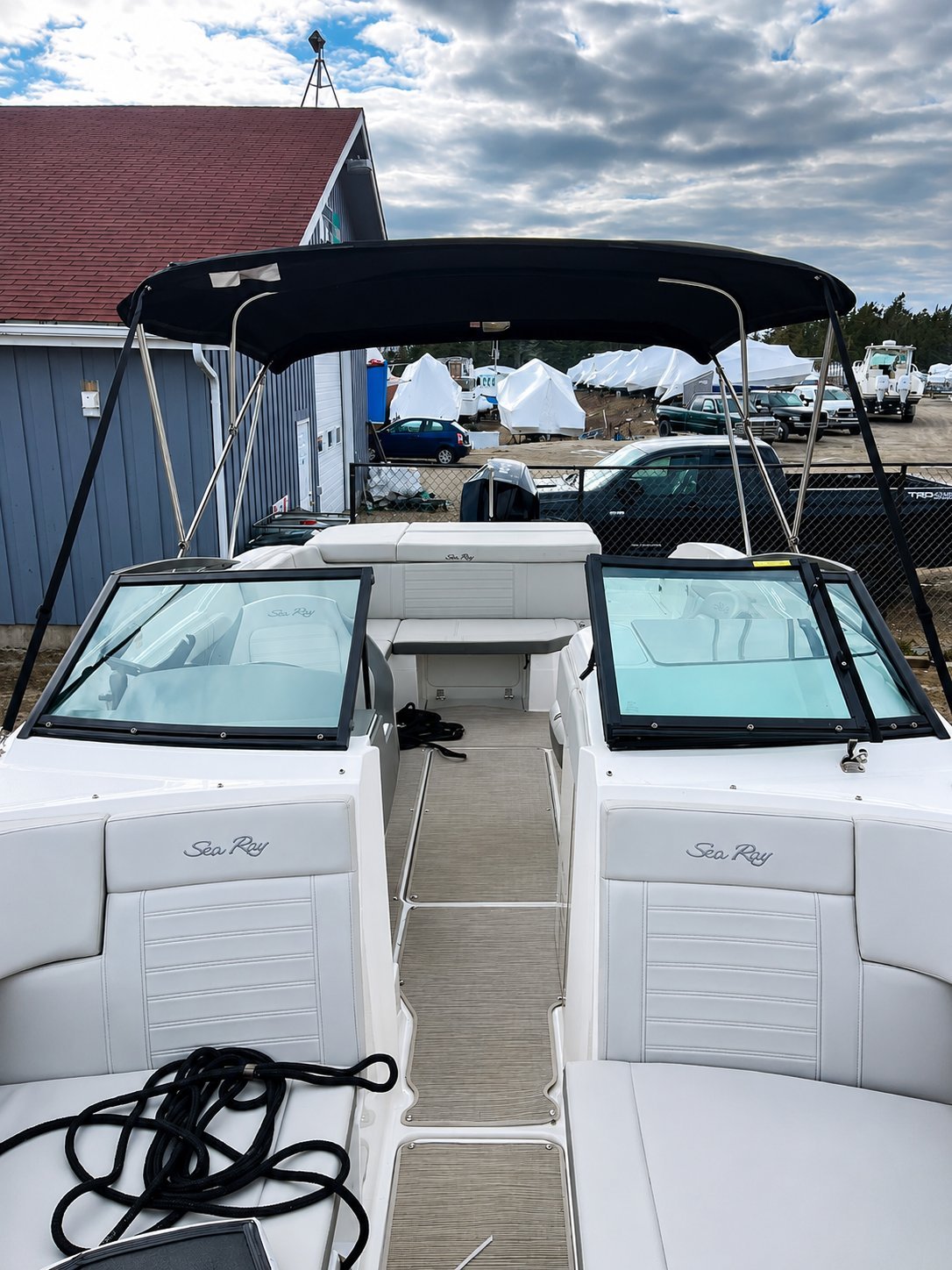 Sea Ray SPX 230 aft cockpit and walkthrough